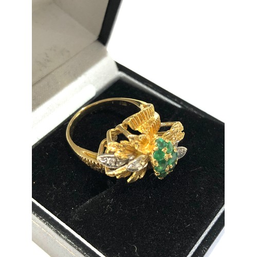 110 - Fine 18ct gold diamond and emerald ring weight 7.3g