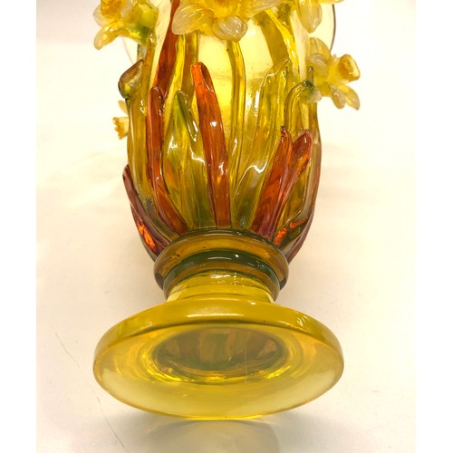 557 - Vintage plastic / lucite type daffodil vase measures height approx 18cm