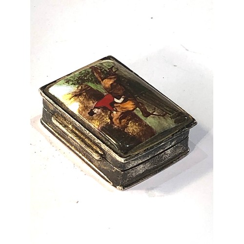 37 - Silver and hunting scene enamel lid pill box measures approx 3.7cm by 2.7cm height 1.5cm