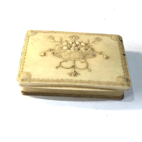 560 - Antique Georgian carved dieppe ivory needle box fitted interior case measures approx 6.5cm by 5cm an... 