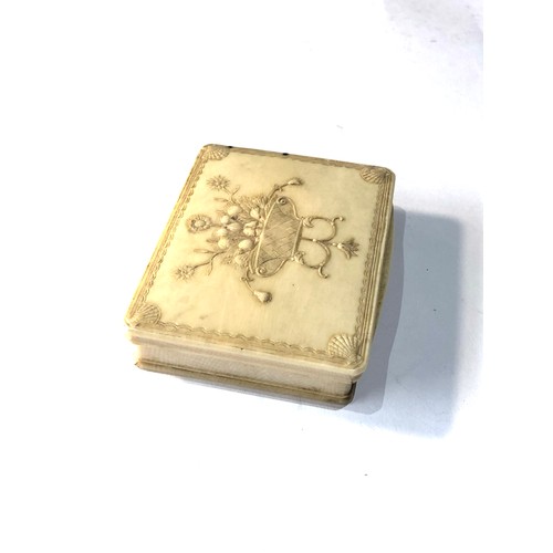 560 - Antique Georgian carved dieppe ivory needle box fitted interior case measures approx 6.5cm by 5cm an... 