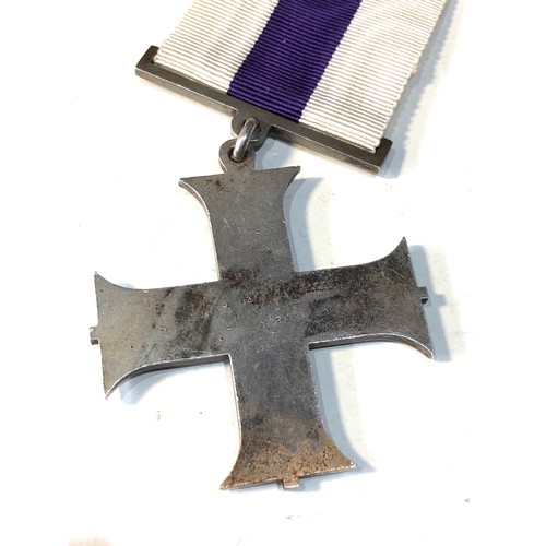 519 - ww1 military cross with original silk ribbon un-named as issued