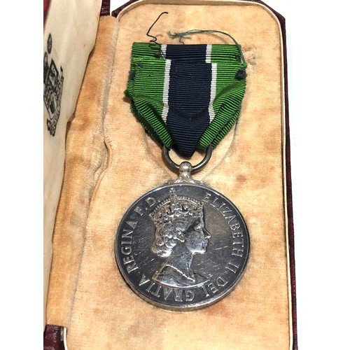 521 - Boxed ER11 colonial police long service medal named police constable 4762 l.i.hing kong hong kong