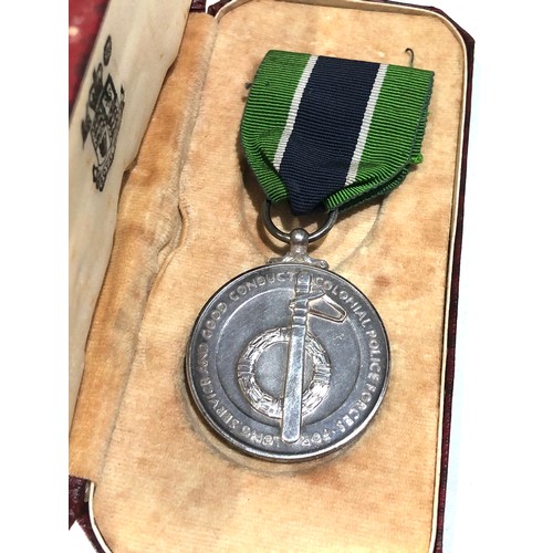 521 - Boxed ER11 colonial police long service medal named police constable 4762 l.i.hing kong hong kong