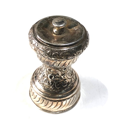 70 - Silver pepper grinder measures approx 8.7cm height weight 131g please see images for detail as they ... 