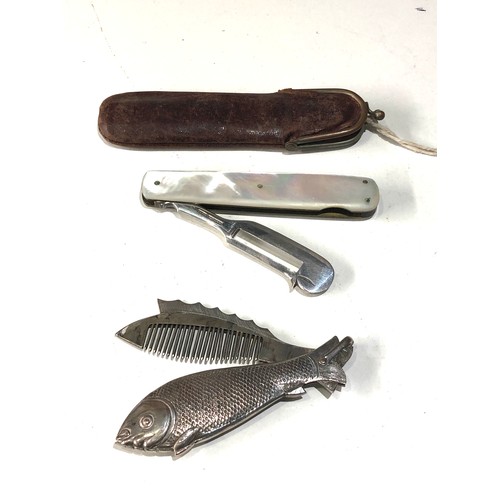 81 - Elkington mop handle folding shaving knife and fish comb please see images for details as they are p... 