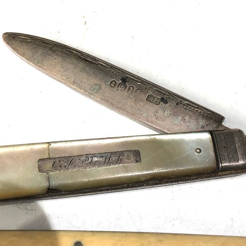 573 - 4 antique pen knives .please see images for detail as they are part of the description mop handles a... 