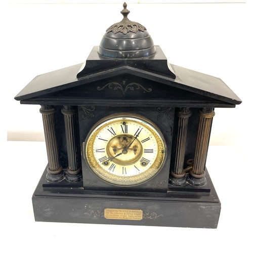 556 - Antique slate mantle clock, with presentation plaque dated 1909, good overall age related condition ... 