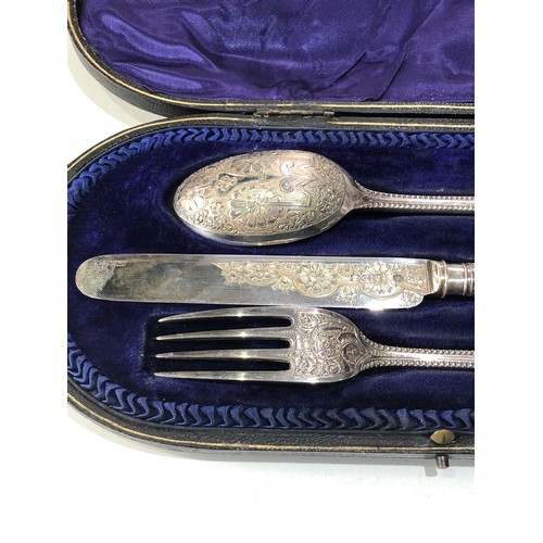 98 - Antique silver boxed knife fork and spoon London  silver hallmarks  weight 118g please see images fo... 