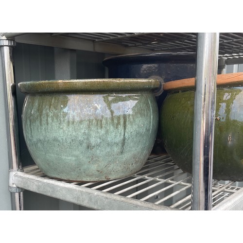 100d - Large selection of assorted plant pots