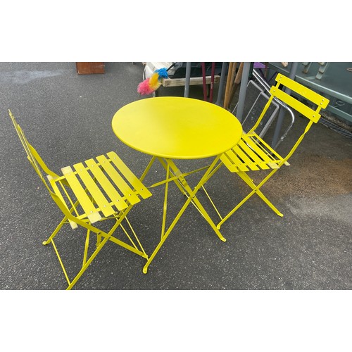 100n - Retro style table and 4 chairs