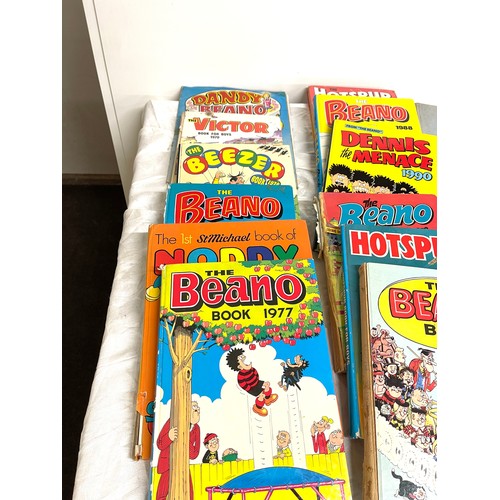 68 - Selection of vintage annuals, includes beano etc