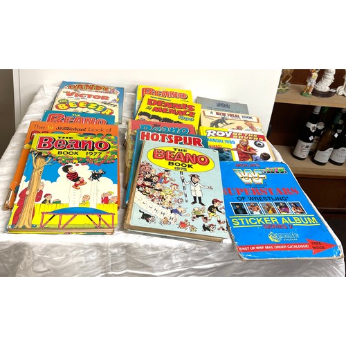 68 - Selection of vintage annuals, includes beano etc