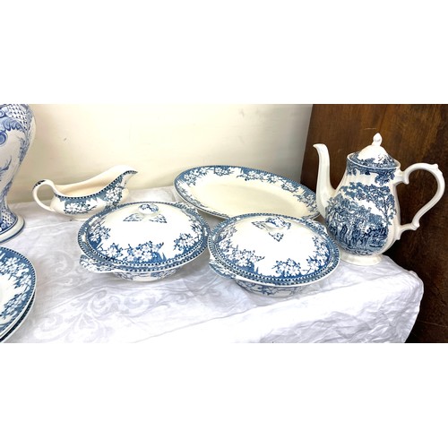 114 - Selection of vintage blue and white pottery to include teapot, tureens etc