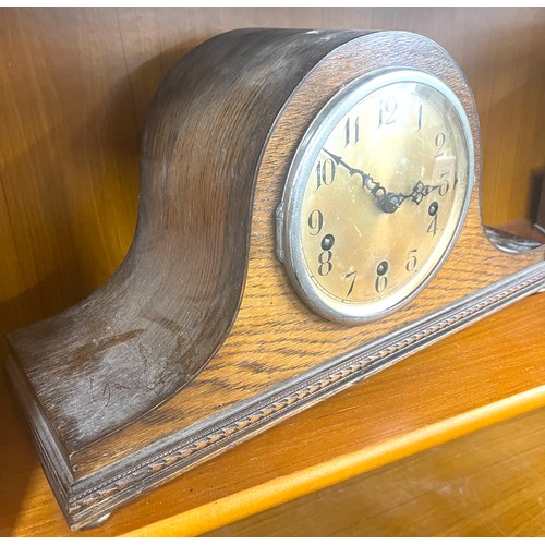 119 - 2, Vintage oak mantle clocks (2 and 3 keyhole), untested, one missing bezzle