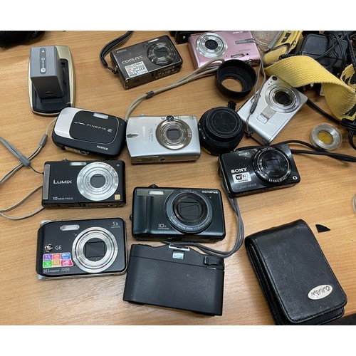 80 - Large selection of vintage and later camera and accessories