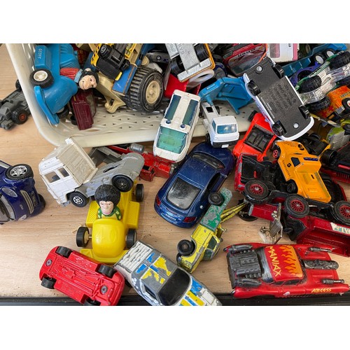 566 - Selection of vintage and later toy cars, to include Matchbox, Lesney, Corgi etc, played with conditi... 