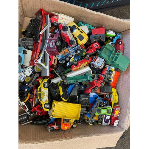 567 - Selection of vintage and later toy cars, to include Matchbox, Lesney, Corgi etc, played with conditi... 