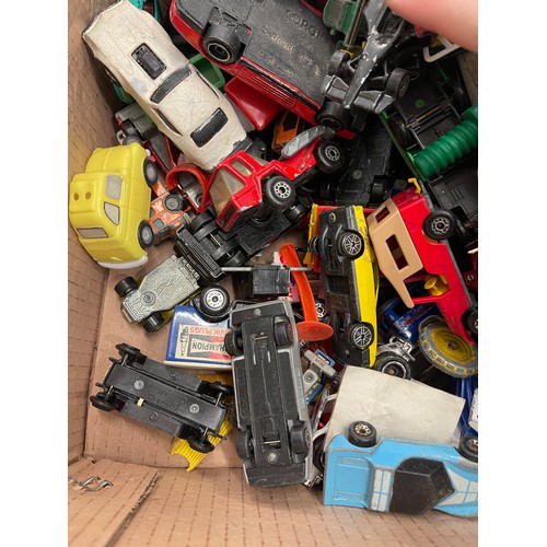 567 - Selection of vintage and later toy cars, to include Matchbox, Lesney, Corgi etc, played with conditi... 