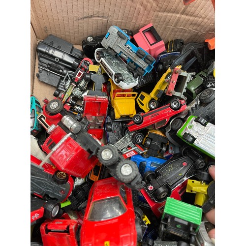 567 - Selection of vintage and later toy cars, to include Matchbox, Lesney, Corgi etc, played with conditi... 