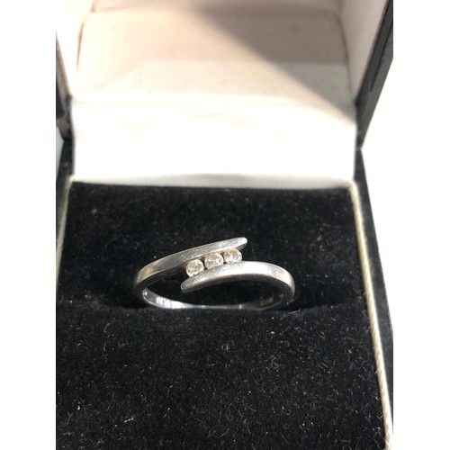 90 - Platinum diamond trilogy ring weight 3.2g