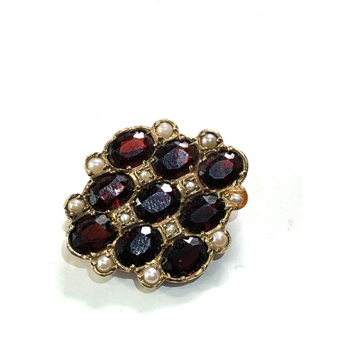 93 - 9ct gold garnet and seed-pearl brooch measures approx 2.8cm by 2.2cm weight 6.2g one pearl replaced