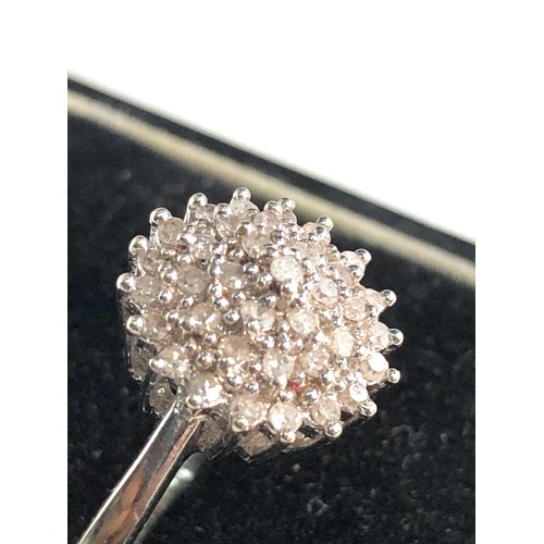95 - 9ct white gold diamond cluster ring 0.33 pt weight 3.2g