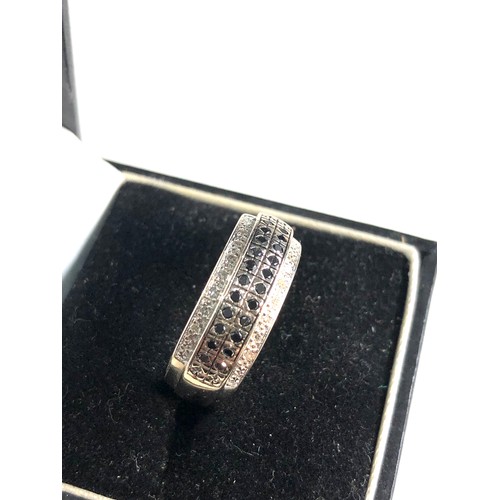 96 - 9ct white gold diamond cluster ring 0.25ct diamonds  weight 3.2g