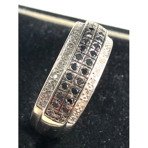 96 - 9ct white gold diamond cluster ring 0.25ct diamonds  weight 3.2g