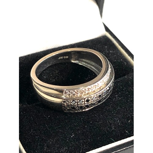 96 - 9ct white gold diamond cluster ring 0.25ct diamonds  weight 3.2g