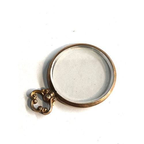 101 - Antique 9ct gold framed picture locket measures approx 4.1cm by 3cm weight 6.3g