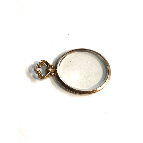 101 - Antique 9ct gold framed picture locket measures approx 4.1cm by 3cm weight 6.3g