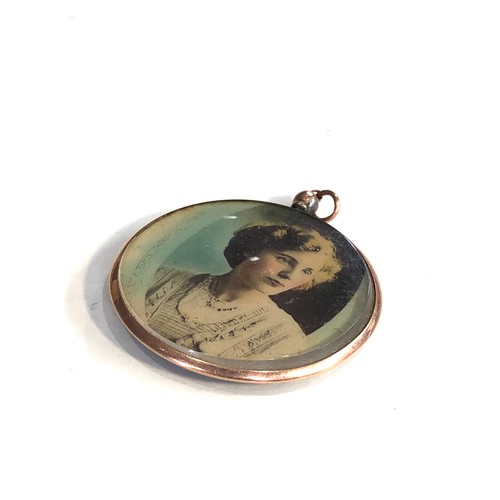 105 - Antique 9ct gold framed picture locket measures approx 4.2cm drop by 3.3cm wide weight 6.5g