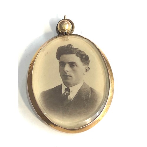 106 - Antique 9ct gold framed picture locket measures approx 4.2cm drop by 2.9cm wide weight 6.5g