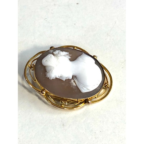 108 - Vintage 9ct gold cameo brooch measures approx 3.6cm by 3cm weight 6.2g