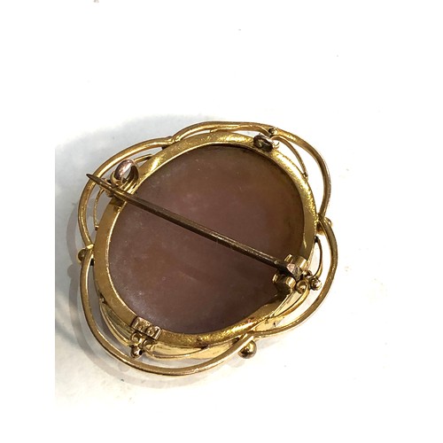 108 - Vintage 9ct gold cameo brooch measures approx 3.6cm by 3cm weight 6.2g