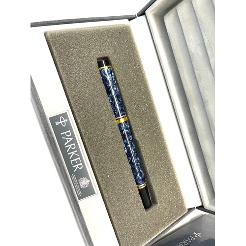 546 - Boxed Parker Duofold fountain pen, 18ct nib, never been used, blue marble effect.