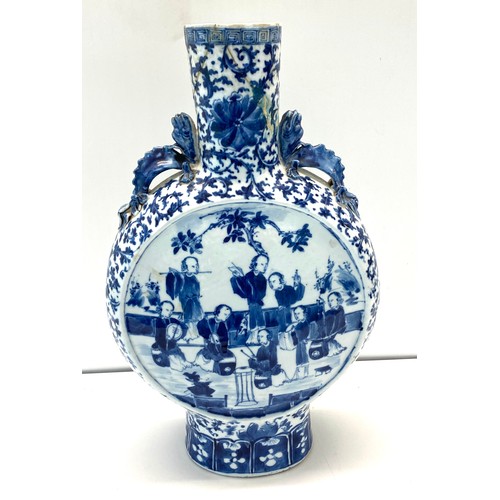 538 - Large Chinese blue and white moon vase, damage to top rim, measures approx height 18