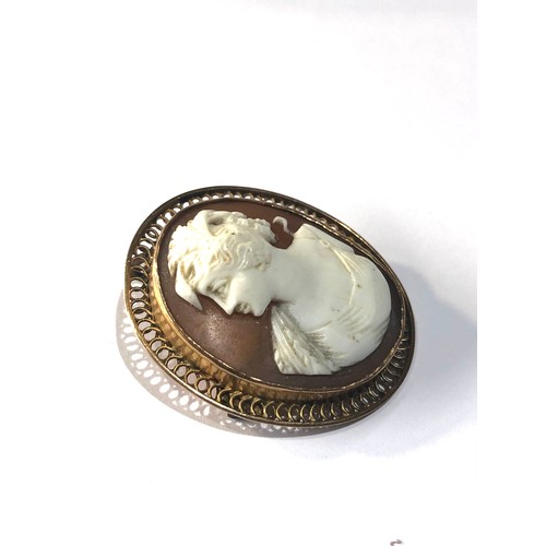 380 - 9ct gold antique cameo pendant brooch measures approx 37mm by 32mm weight 6.9g