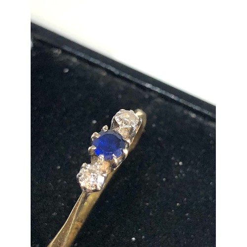 377 - 18ct gold diamond & blue stone set ring weight 3.3g