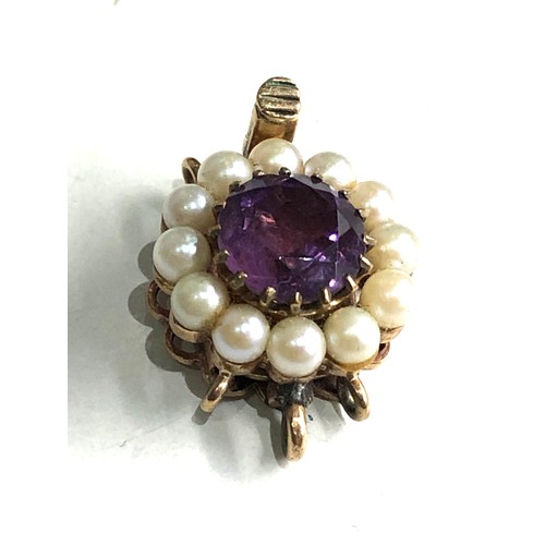 296 - 9ct gold amethyst and pearl bead clip measures approx 2.1cm by 1.5cm weight 5.1g