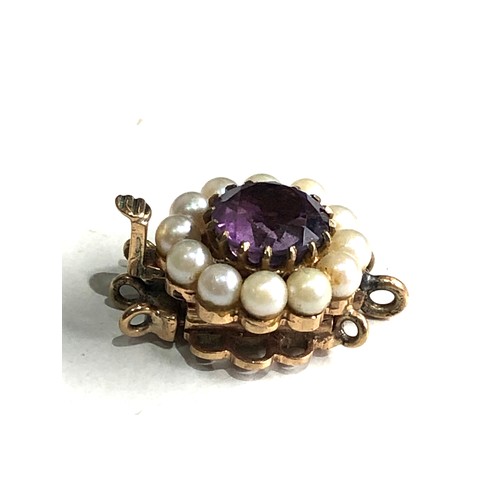 296 - 9ct gold amethyst and pearl bead clip measures approx 2.1cm by 1.5cm weight 5.1g