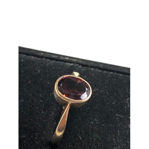 146 - Vintage 9ct gold garnet  ring weight 2.g