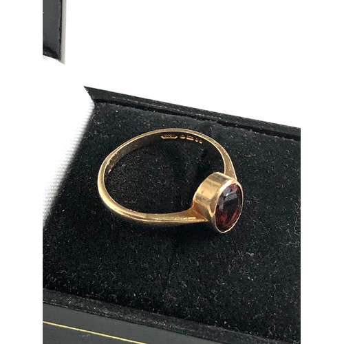 146 - Vintage 9ct gold garnet  ring weight 2.g