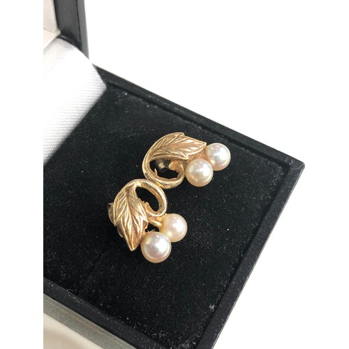 252 - 9ct gold pearl drop leaf earrings weight 2.2g