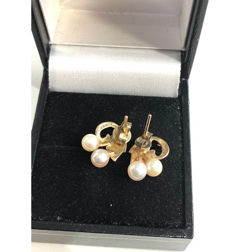 252 - 9ct gold pearl drop leaf earrings weight 2.2g