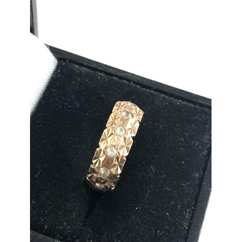 267 - gold stone set band ring weight 2.8g