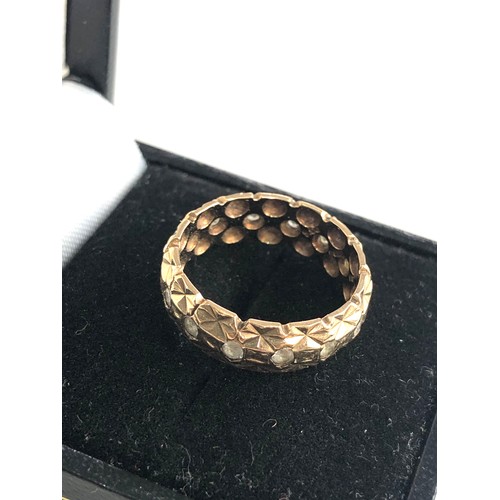 267 - gold stone set band ring weight 2.8g