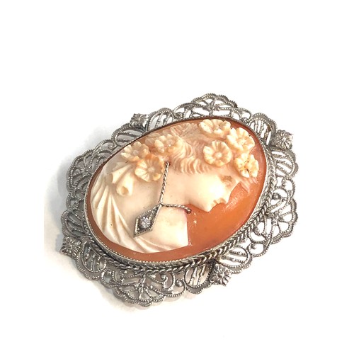 184 - 10ct white gold filigree frame cameo brooch set with diamond weight 4.6g