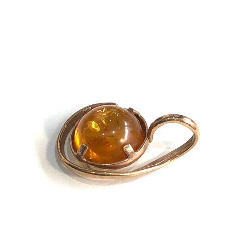 249 - 9ct gold modernist amber pendant weight 2.2g